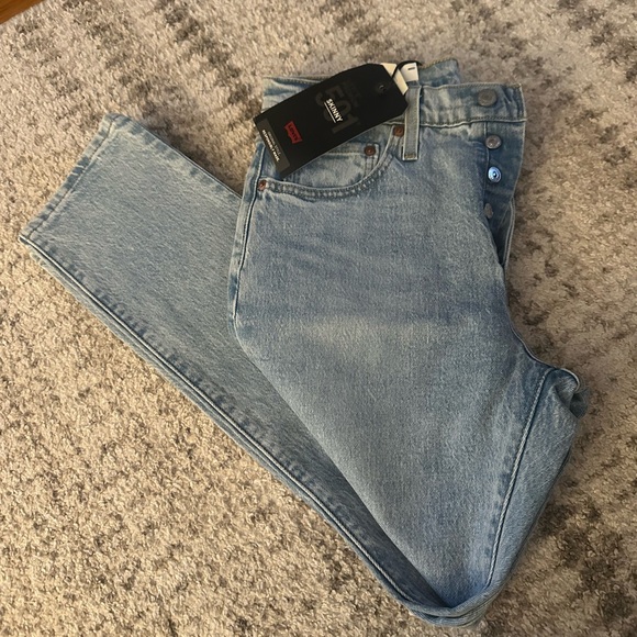 NWT Levi's Women's 501 Light Blue Skinny Jeans - Picture 6 of 6